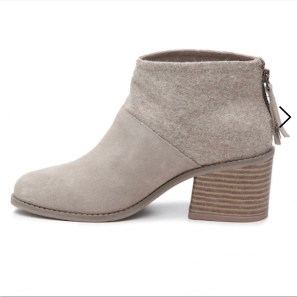 TOMS Lacy Taupe Suede Leather Heel Ankle Bootie Women’s 7 - Picture 2 of 9